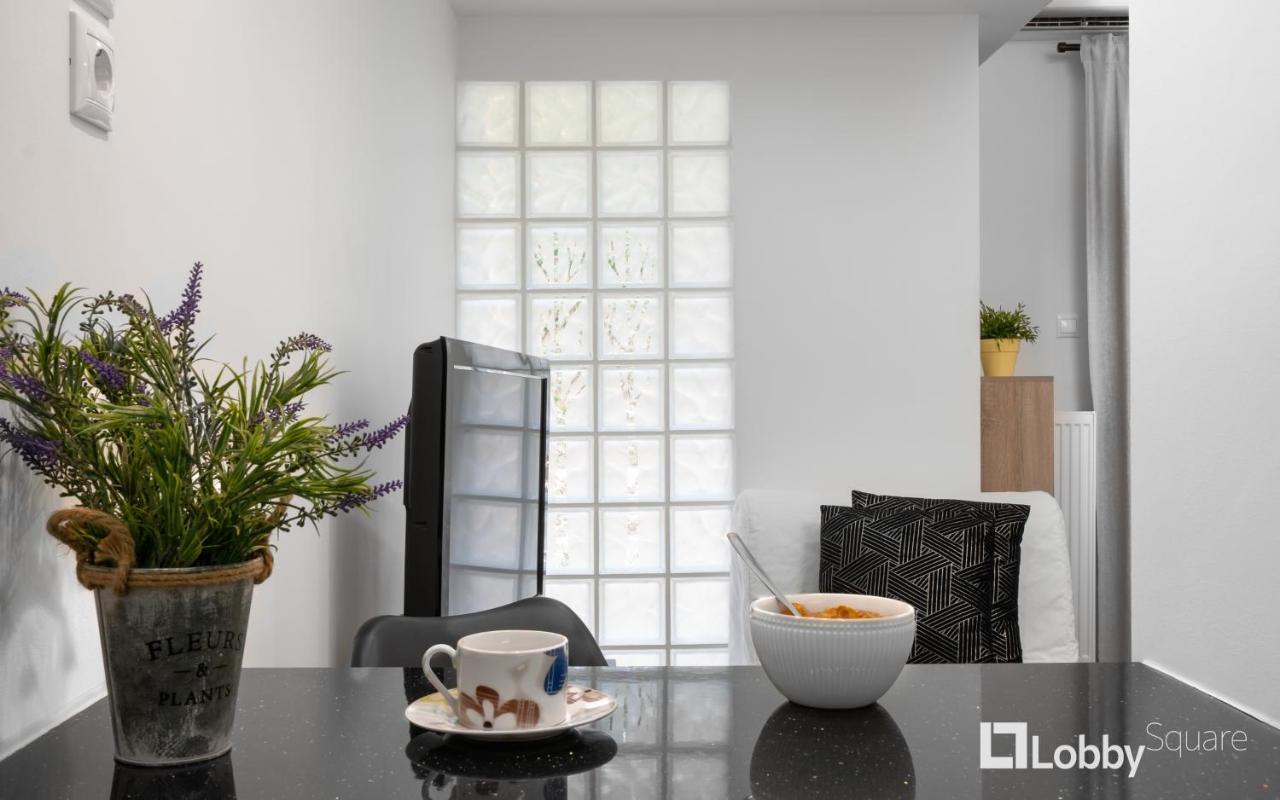 Embassy Studio By Lobbysquare Aten Exteriör bild